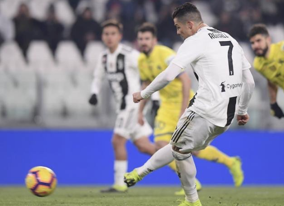 米兰双雄齐奏凯歌,意甲争冠集团形成三足鼎立之势  米兰双雄齐奏凯歌,意甲争冠集团形成三足鼎立之势