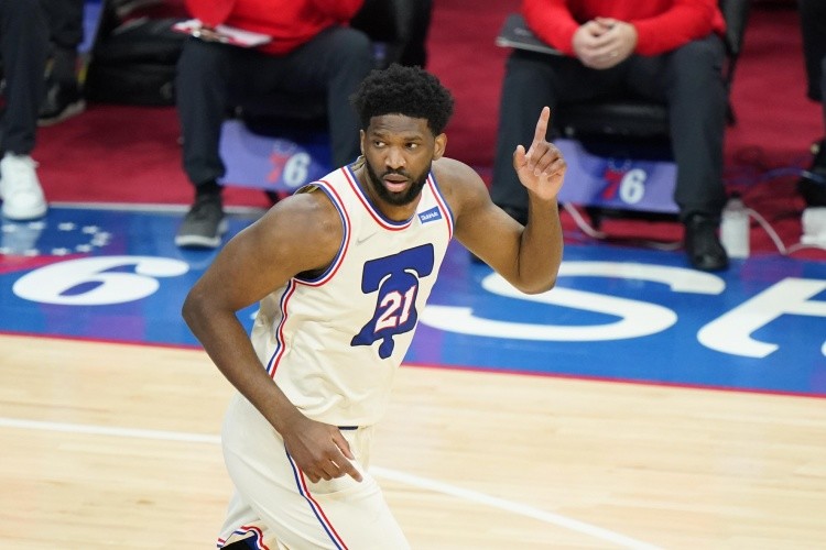 恩比德统治内线狂摘二十篮板,76人轻取魔术豪取五连胜    恩比德统治内线狂摘二十篮板,76人轻取魔术豪取五连胜